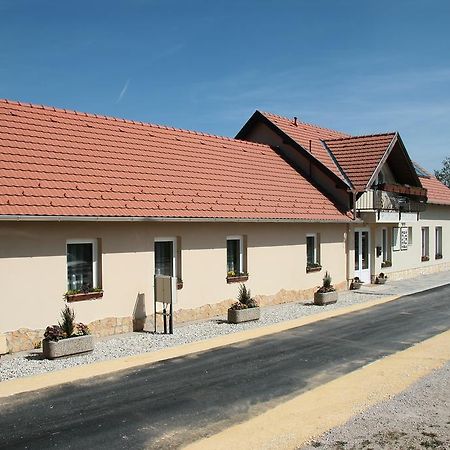 Hotel Rembrandt Vendeghaz Kisbér Zewnętrze zdjęcie