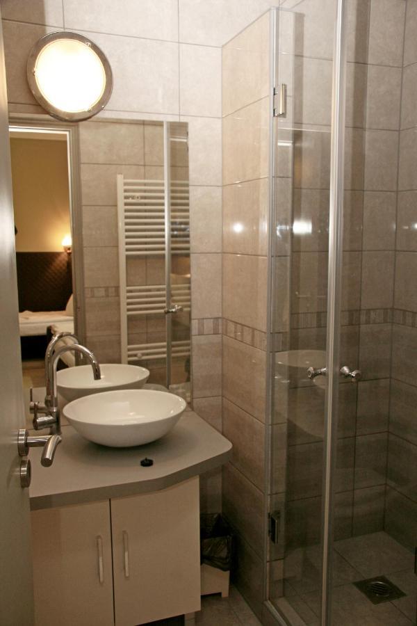 Hotel Rembrandt Vendeghaz Kisbér Zewnętrze zdjęcie