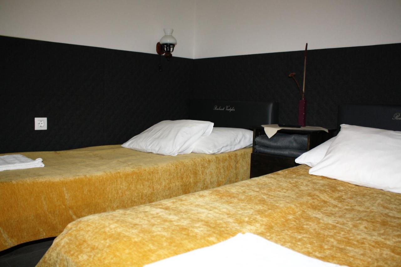 Hotel Rembrandt Vendeghaz Kisbér Zewnętrze zdjęcie