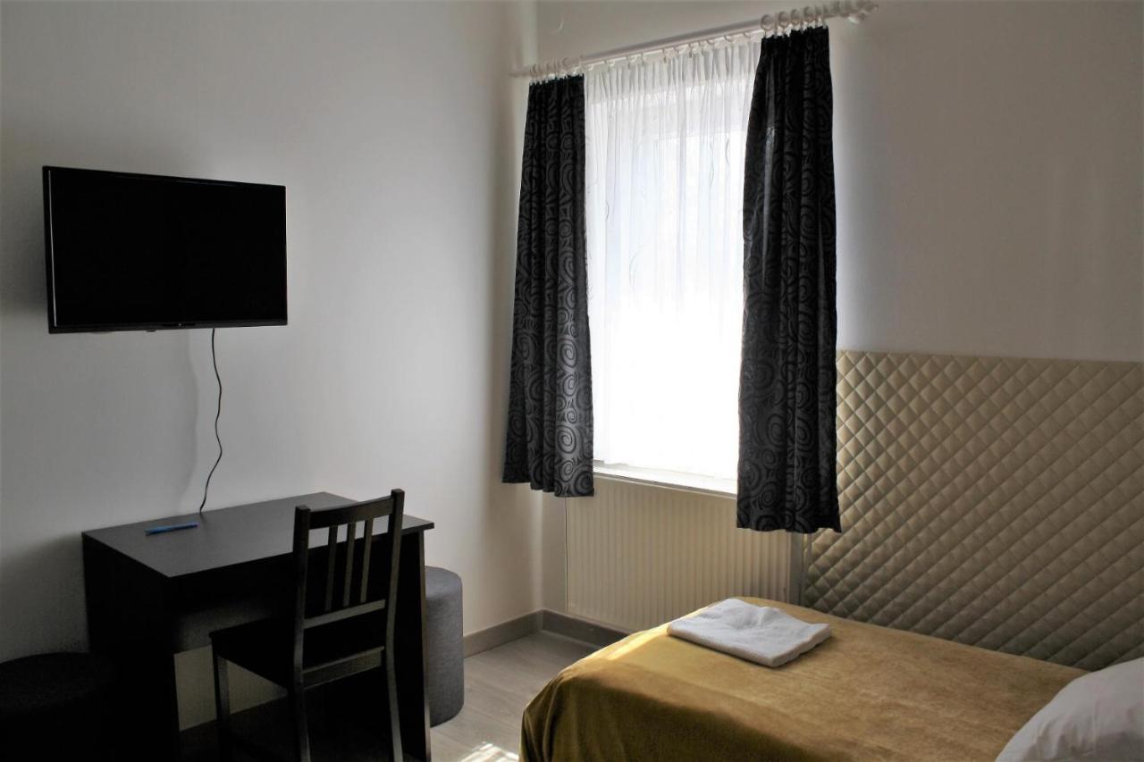 Hotel Rembrandt Vendeghaz Kisbér Zewnętrze zdjęcie