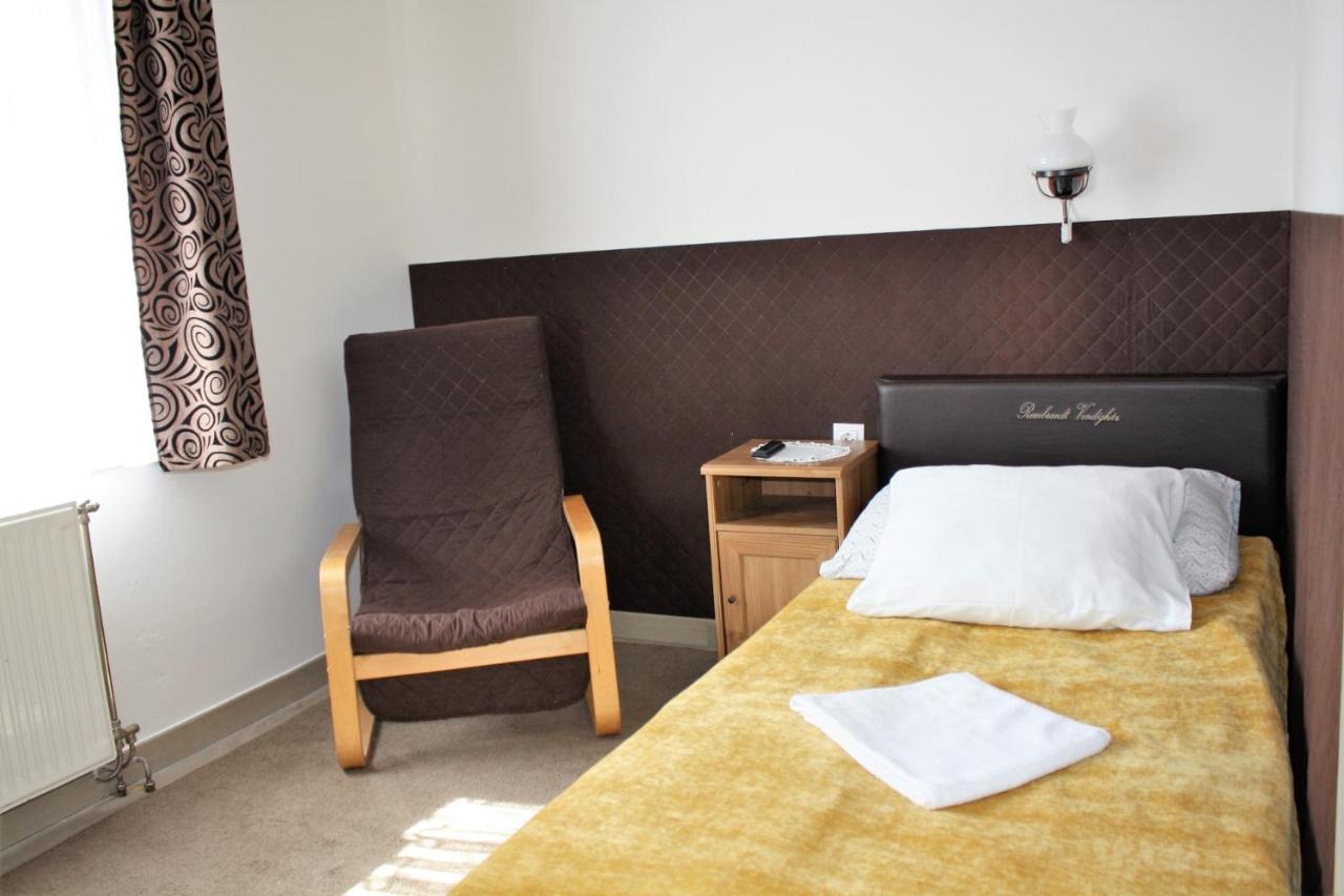 Hotel Rembrandt Vendeghaz Kisbér Zewnętrze zdjęcie