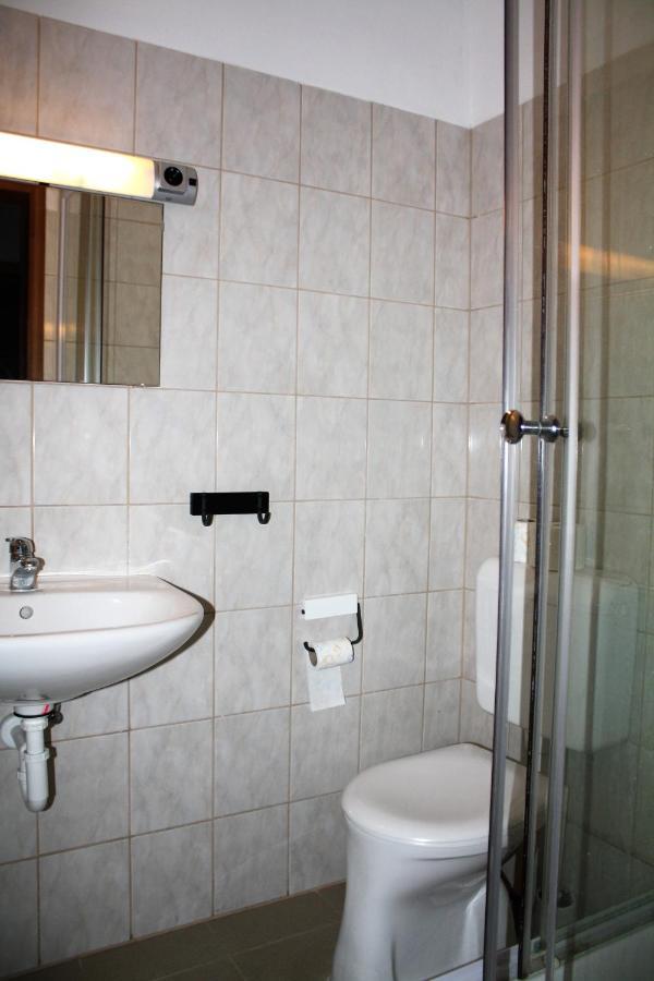 Hotel Rembrandt Vendeghaz Kisbér Zewnętrze zdjęcie